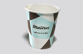 Il Belgio è famoso in tutto il mondo per la qualità del suo cioccolato, perciò, quando dieci maestri cioccolatieri si uniscono per mettere in mostra la loro arte, si capisce che sta per accadere qualcosa di straordinario. The chocolate emporium's identity, website and interior reflect the world-class skills of the master chocolate craftsmen.